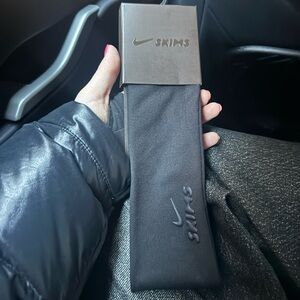 SKIMS X NIKE ONYX BLACK HEADBAND